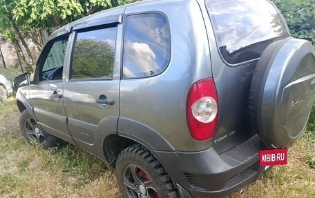 Chevrolet Niva I рестайлинг, 2010 год, 500 000 рублей, 4 фотография
