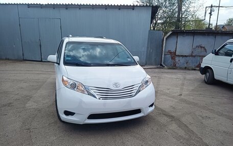 Toyota Sienna III, 2017 год, 1 650 000 рублей, 1 фотография