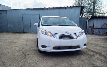 Toyota Sienna III, 2017 год, 1 650 000 рублей, 4 фотография