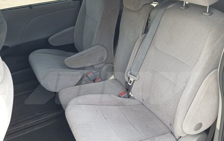 Toyota Sienna III, 2017 год, 1 650 000 рублей, 11 фотография
