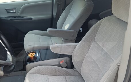 Toyota Sienna III, 2017 год, 1 650 000 рублей, 12 фотография