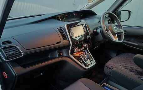 Nissan Serena IV, 2018 год, 2 150 000 рублей, 15 фотография