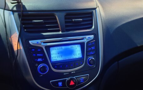 Hyundai Solaris II рестайлинг, 2012 год, 860 000 рублей, 22 фотография