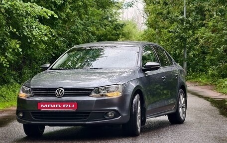 Volkswagen Jetta VI, 2013 год, 1 080 000 рублей, 2 фотография