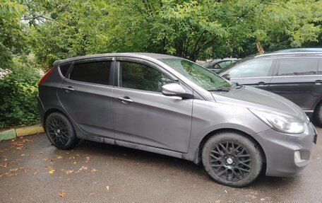 Hyundai Solaris II рестайлинг, 2013 год, 1 000 000 рублей, 2 фотография