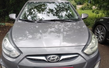Hyundai Solaris II рестайлинг, 2013 год, 1 000 000 рублей, 3 фотография