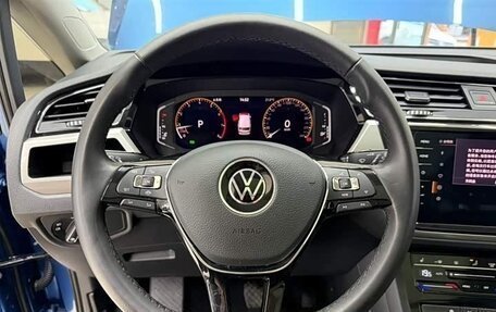 Volkswagen Touran III, 2022 год, 1 520 000 рублей, 10 фотография