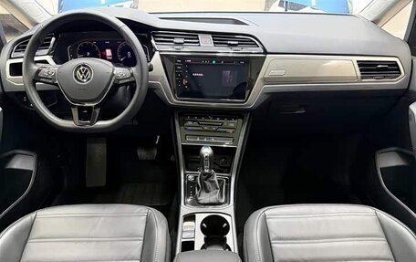 Volkswagen Touran III, 2022 год, 1 520 000 рублей, 13 фотография