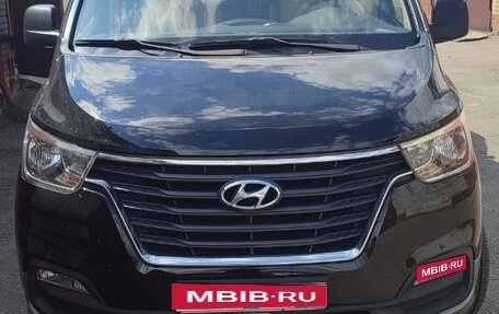 Hyundai Grand Starex Grand Starex I рестайлинг 2, 2019 год, 4 250 000 рублей, 1 фотография