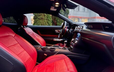 Ford Mustang VI рестайлинг, 2018 год, 3 990 000 рублей, 16 фотография