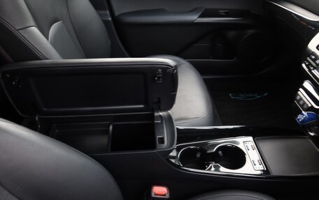 Toyota Prius IV XW50, 2023 год, 1 516 000 рублей, 33 фотография