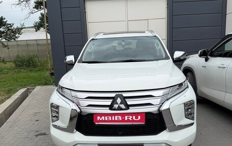 Mitsubishi Montero Sport, 2023 год, 4 999 000 рублей, 18 фотография