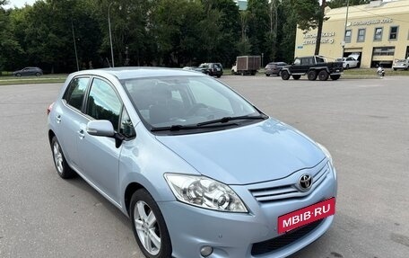 Toyota Auris II, 2011 год, 925 000 рублей, 2 фотография