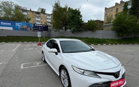 Toyota Camry, 2018 год, 2 450 000 рублей, 9 фотография