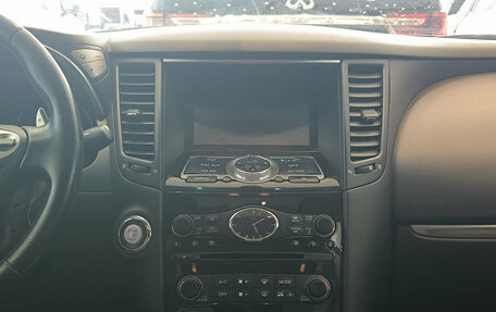 Infiniti QX70, 2016 год, 1 999 000 рублей, 18 фотография