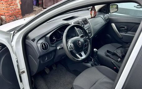 Renault Logan II, 2018 год, 750 000 рублей, 5 фотография