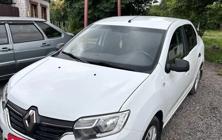 Renault Logan II, 2018 год, 750 000 рублей, 3 фотография