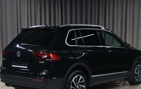 Volkswagen Tiguan II, 2018 год, 2 199 000 рублей, 2 фотография