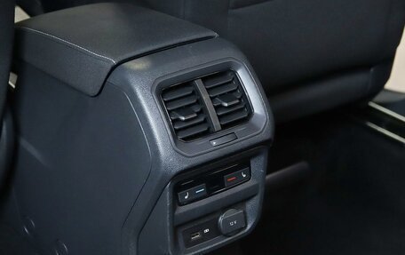 Volkswagen Tiguan II, 2018 год, 2 199 000 рублей, 11 фотография