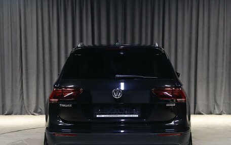 Volkswagen Tiguan II, 2018 год, 2 199 000 рублей, 15 фотография