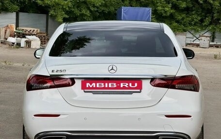 Mercedes-Benz E-Класс, 2021 год, 4 200 000 рублей, 14 фотография