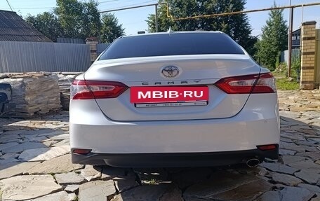 Toyota Camry, 2020 год, 3 350 000 рублей, 4 фотография