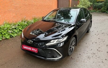 Toyota Camry, 2021 год, 2 900 000 рублей, 4 фотография