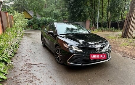 Toyota Camry, 2021 год, 2 900 000 рублей, 3 фотография