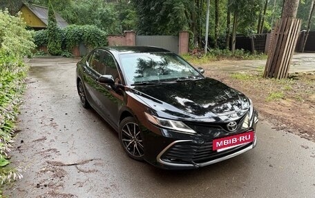 Toyota Camry, 2021 год, 2 900 000 рублей, 6 фотография