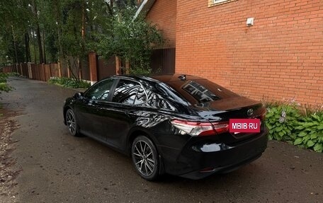 Toyota Camry, 2021 год, 2 900 000 рублей, 10 фотография