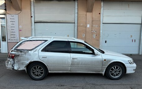 Toyota Camry, 2001 год, 290 000 рублей, 2 фотография