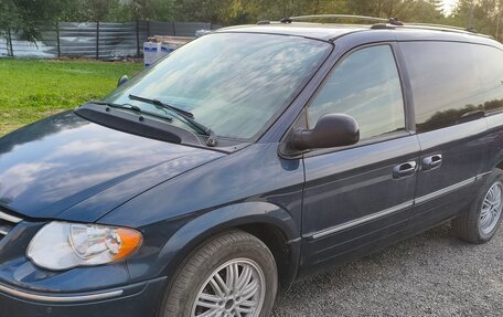 Chrysler Town & Country IV, 2004 год, 810 000 рублей, 17 фотография