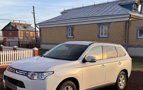 Mitsubishi Outlander III рестайлинг 3, 2012 год, 1 020 000 рублей, 1 фотография