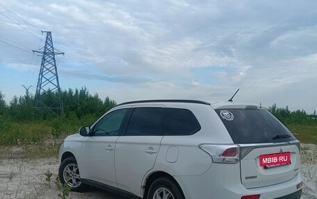 Mitsubishi Outlander III рестайлинг 3, 2012 год, 1 020 000 рублей, 2 фотография
