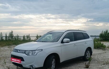 Mitsubishi Outlander III рестайлинг 3, 2012 год, 1 020 000 рублей, 4 фотография