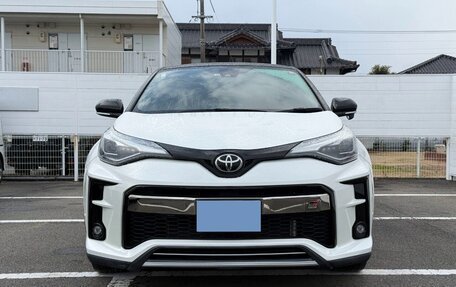 Toyota C-HR I рестайлинг, 2022 год, 1 600 000 рублей, 2 фотография