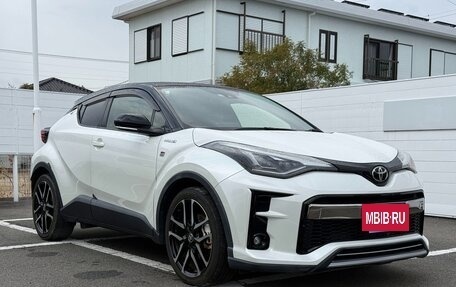 Toyota C-HR I рестайлинг, 2022 год, 1 600 000 рублей, 3 фотография