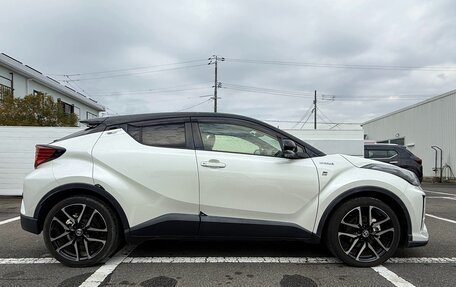 Toyota C-HR I рестайлинг, 2022 год, 1 600 000 рублей, 4 фотография