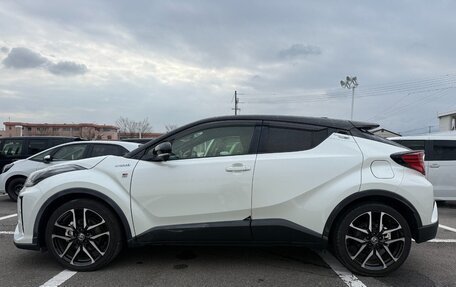 Toyota C-HR I рестайлинг, 2022 год, 1 600 000 рублей, 8 фотография