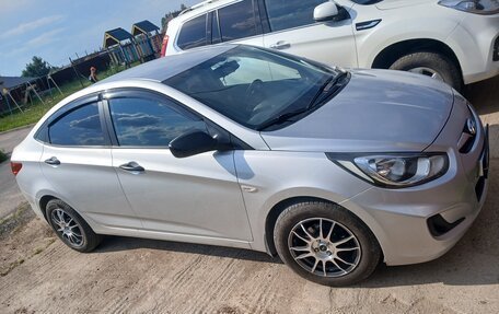 Hyundai Solaris II рестайлинг, 2013 год, 782 000 рублей, 2 фотография