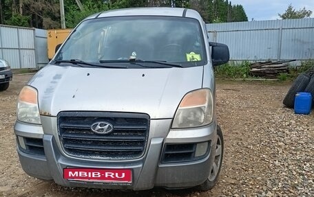 Hyundai H-1 II рестайлинг, 2006 год, 700 000 рублей, 1 фотография
