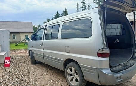 Hyundai H-1 II рестайлинг, 2006 год, 700 000 рублей, 2 фотография
