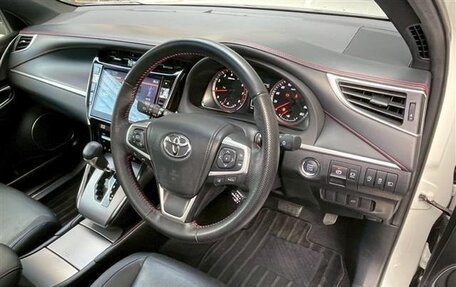 Toyota Harrier, 2020 год, 1 880 000 рублей, 14 фотография