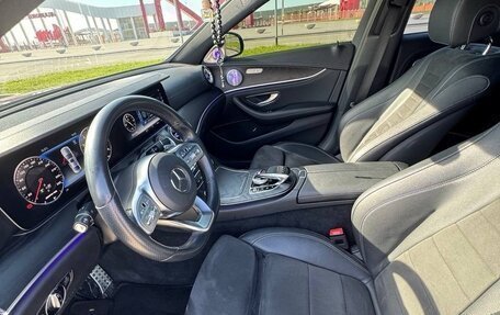 Mercedes-Benz E-Класс, 2020 год, 3 250 000 рублей, 10 фотография