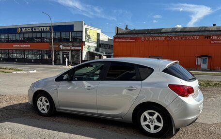 Opel Astra J, 2011 год, 499 999 рублей, 2 фотография