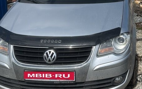 Volkswagen Touran III, 2008 год, 700 000 рублей, 1 фотография