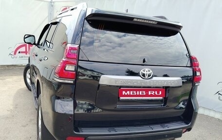 Toyota Land Cruiser Prado 150 рестайлинг 2, 2021 год, 4 999 000 рублей, 6 фотография