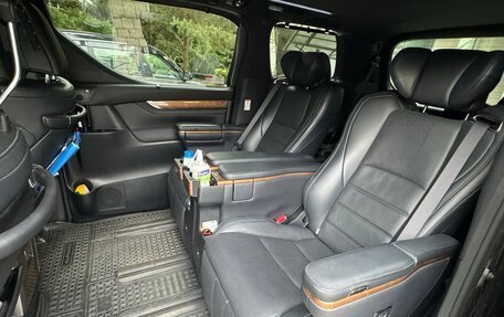 Toyota Alphard III, 2017 год, 3 900 000 рублей, 7 фотография