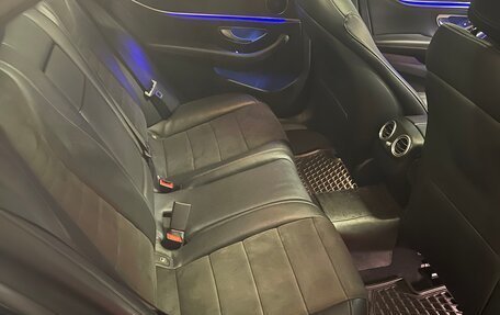 Mercedes-Benz E-Класс, 2018 год, 2 100 000 рублей, 6 фотография