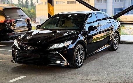 Toyota Camry, 2021 год, 3 200 000 рублей, 2 фотография
